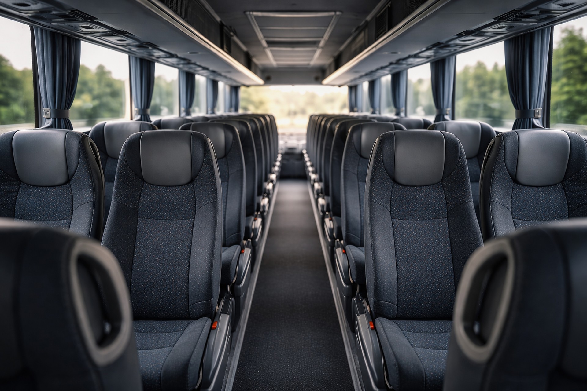 Ersatzbusfahrer steigt in Reisebus ein